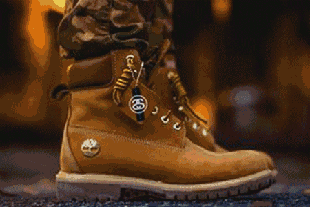 川普夫人喜欢的“踢不烂”大黄靴，穿上就是有故事的人