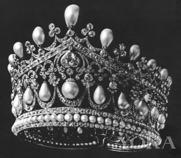 沙皇俄国Alex皇后的珍珠冠冕，象征着地位与权力
