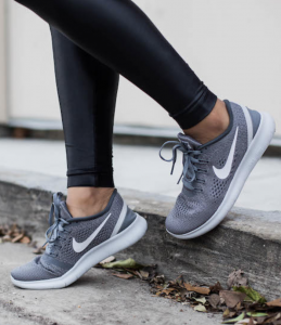 Кроссовки для повседневной носки мужские какие. Nike Run Shoes. Nike Running Shoes 2021. Grey Nike Sneakers. Кроссовки для повседневной носки женские.